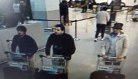 De drie daders in de luchthaven van Zaventem / Bron: None (CCTV system), Wikimedia Commons (Publiek domein)